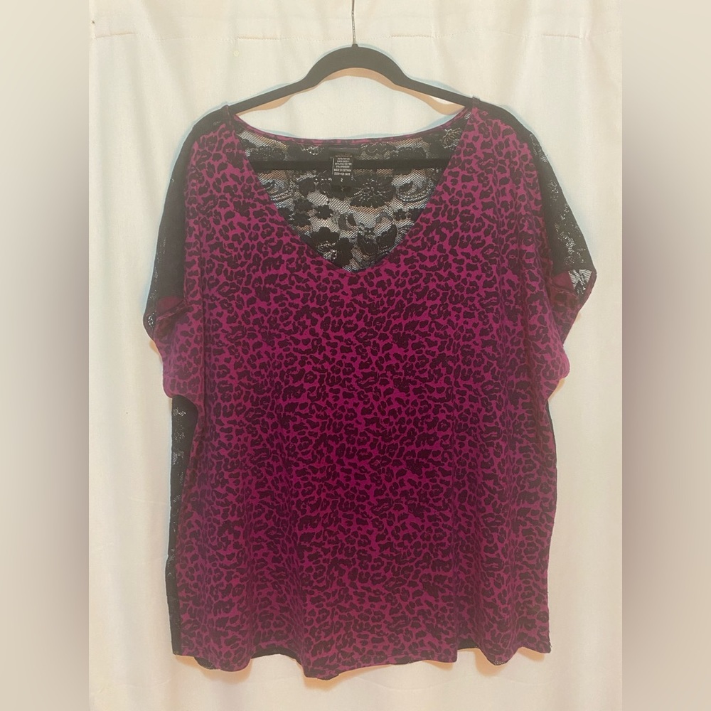 Magenta leopard print V/neck top 🌸